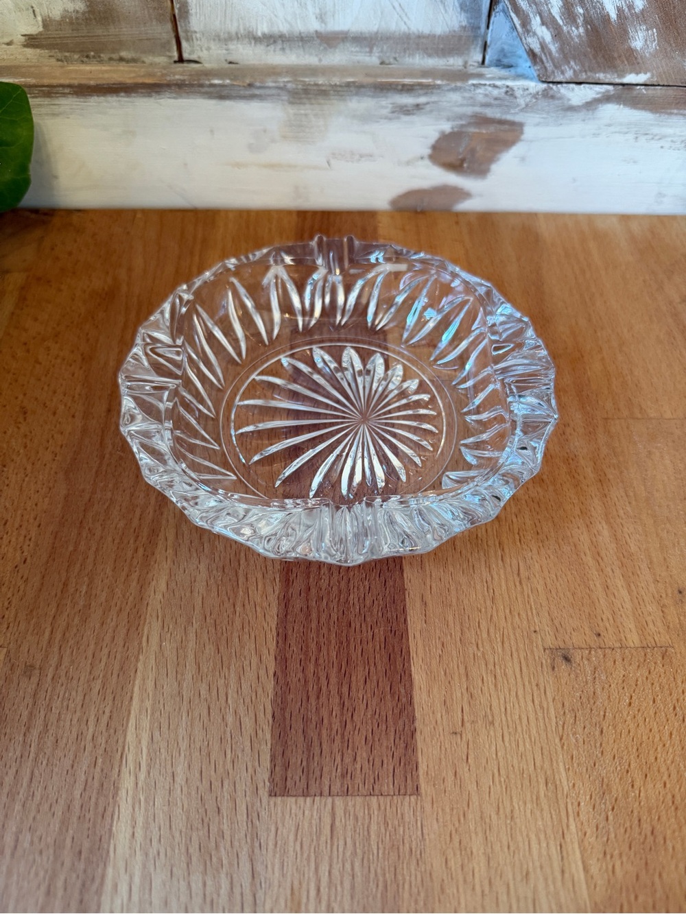 Clear glass ash tray